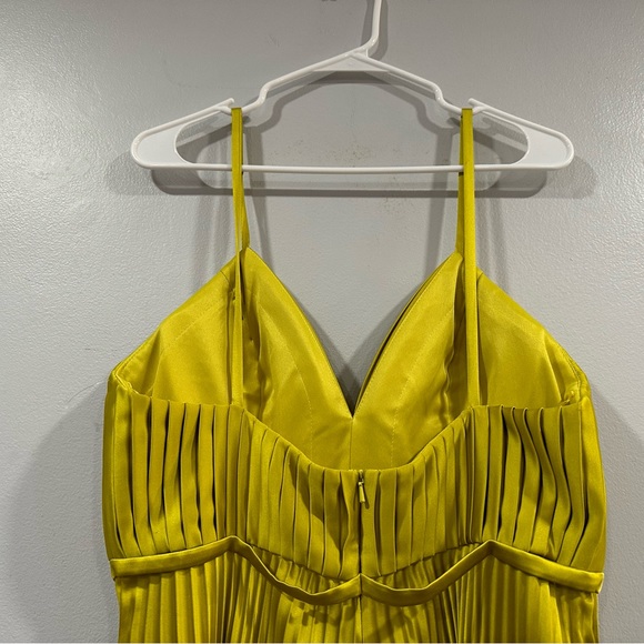 Mac Duggal 26319 Charteuse Pleated Wide Leg Jumpsuit 10 - Picture 5 of 8